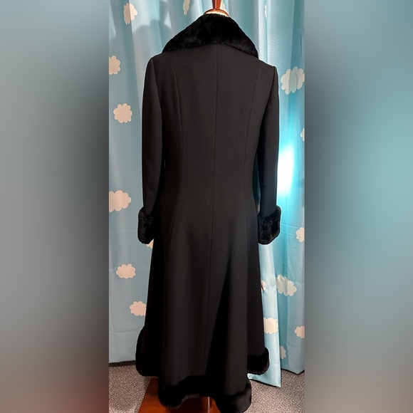 1964-1973 Saks Fifth Avenue wool military overcoat with fur trim. - Picture 7 of 9